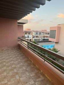 Appartement moderne avec terrasse vue piscine