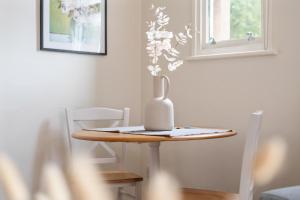 Work and travel charming one bedroom in Chelsea