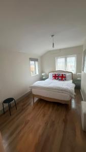 Surrey Quays house -15 mins to central london