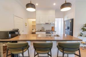 Gormly Grove Cottage - Modern Comfort Near CBD