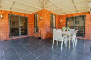 Gormly Grove Cottage - Modern Comfort Near CBD