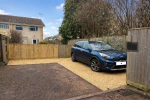 Cotswolds Vista - 3 bedroom 2 bathroom home, driveway parking for 2 large vans