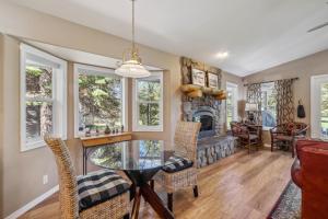 New! Fairway to Heaven - Golf Course - Deck - Fireplace - Garage