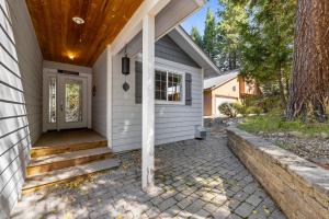 New! Fairway to Heaven - Golf Course - Deck - Fireplace - Garage