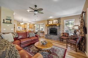 New! Fairway to Heaven - Golf Course - Deck - Fireplace - Garage