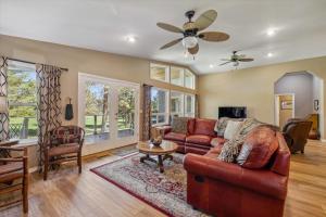 New! Fairway to Heaven - Golf Course - Deck - Fireplace - Garage