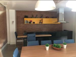 Quarto em Apartamento Compartilhado com Piscina - Pechincha