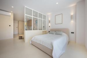 Bright Scandi-Style Studio with Stunning Garden Views