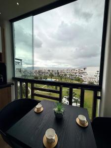 Chic studio with balcony, quiet & bright