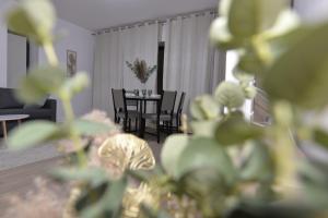 Bellevue Royale Apt with Stunning Panoramic View