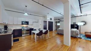 Garden 1BR Loft in Back Bay Near Copley