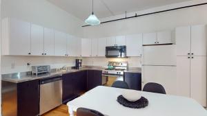 Garden 1BR Loft in Back Bay Near Copley