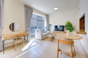 Aspin Stylish Burj Views Studio-City View