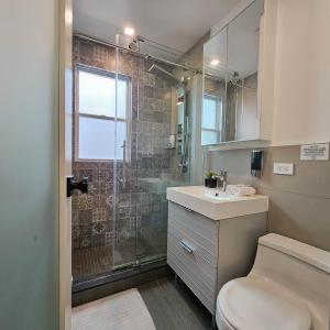 Bright Modern 2-bedroom apartment - Prime Astorioa - near subway