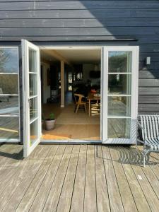 Lakeside Villa In Scenic Virklund