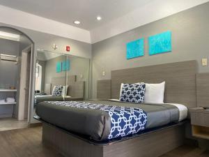 Island Suites Hobby Airport