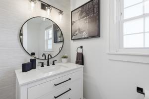 Minutes to Beaches - Home Theater, Couples Retreat