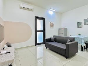 Couple Suite Greenfield 1BR 1BA Near Paradigm Mall