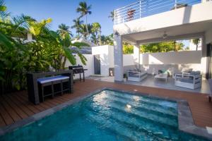 Playa Bonita Fully Serviced Villa - Walk to Beach