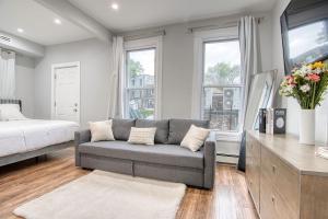 Serenity On The Reservoir Elegant 2BR Modern Oasis Brand-New Build, Luxe Touches & Lightning-Fast WiFi, AC