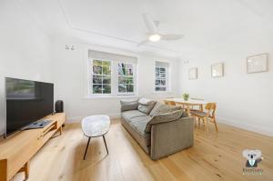 KozyGuru | Rushcutters Bay | Charming Art Deco Apt