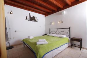 Birds Villa Apartments - Including Car Rental Santorini Greece