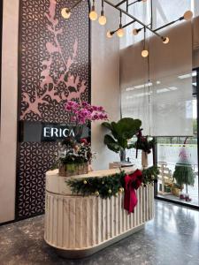 The cozy 1 BEDROOM Fully Furnished Apartment, 5 minutes walk to Vincom Mall, Vinhomes Grand Park