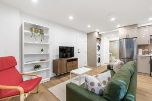 Brand-New Luxury 2BR Dunbar Suite - Sleep 4 - Near UBC, Parks, Beaches & Shops