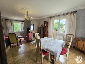 Maison de caractère avec jardin, animaux acceptés - FR-1-616-67