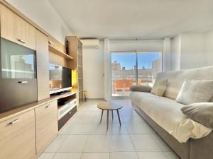 Bonito apto. 1 hab, terraza, parking, aire acondicionado y wifi en Roses, a 300m de la playa - ES-319-9