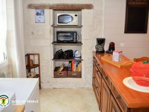 Charmante Maison Ancienne près de Chinon avec Cour Privée - FR-1-381-645