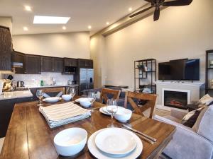 Amazing Marina & Oceanfront View - Pet Friendly - Sleeps 6