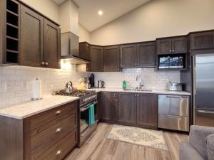 Amazing Marina & Oceanfront View - Pet Friendly - Sleeps 6