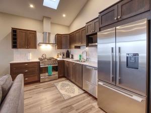 Amazing Marina & Oceanfront View - Pet Friendly - Sleeps 6