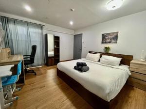 Panoramic sky city view 1 BR at MRT Bangson By Orn