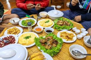 Nam Pé Tày Homestay - View hồ Ba Bể