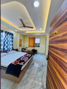 Hotel Shree Radhe & Banquet