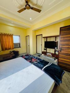 Hotel Shree Radhe & Banquet