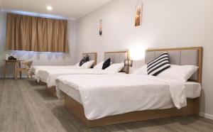 AWA Hotel 4-Star 23-36 SQM Large Rooms and 3 SQM Small Single Rooms-Capsules