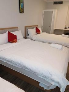 AWA Hotel 4-Star 23-36 SQM Large Rooms and 3 SQM Small Single Rooms-Capsules