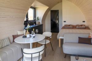 Sfeervolle recreatiepod aan het meer