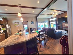 Lake Front Dream Cottage Resort!!! W-5 Star Golf Course!!