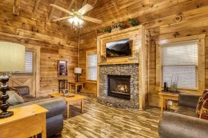 ER206 - Mountain Rendezvous Great location - Close to town! cabin