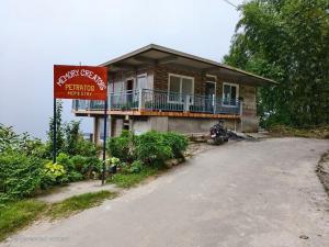 Petratos Homestay