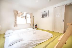 Grouse Lodge -5 mins to ski field by walk-