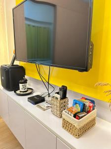 Spacious 1BR - Afterwork Staycation Unit - 8pm chekin