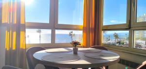 Beachfront studio with sea views