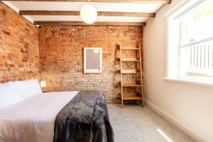 The Black Swan Inn on Barrack - CBD Heritage Stay