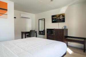 Howard Johnson by Wyndham Brampton