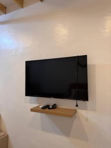 Boho Style Cozy Studio Unit along EDSA, 3mins walk from GMA MRT Kamuning